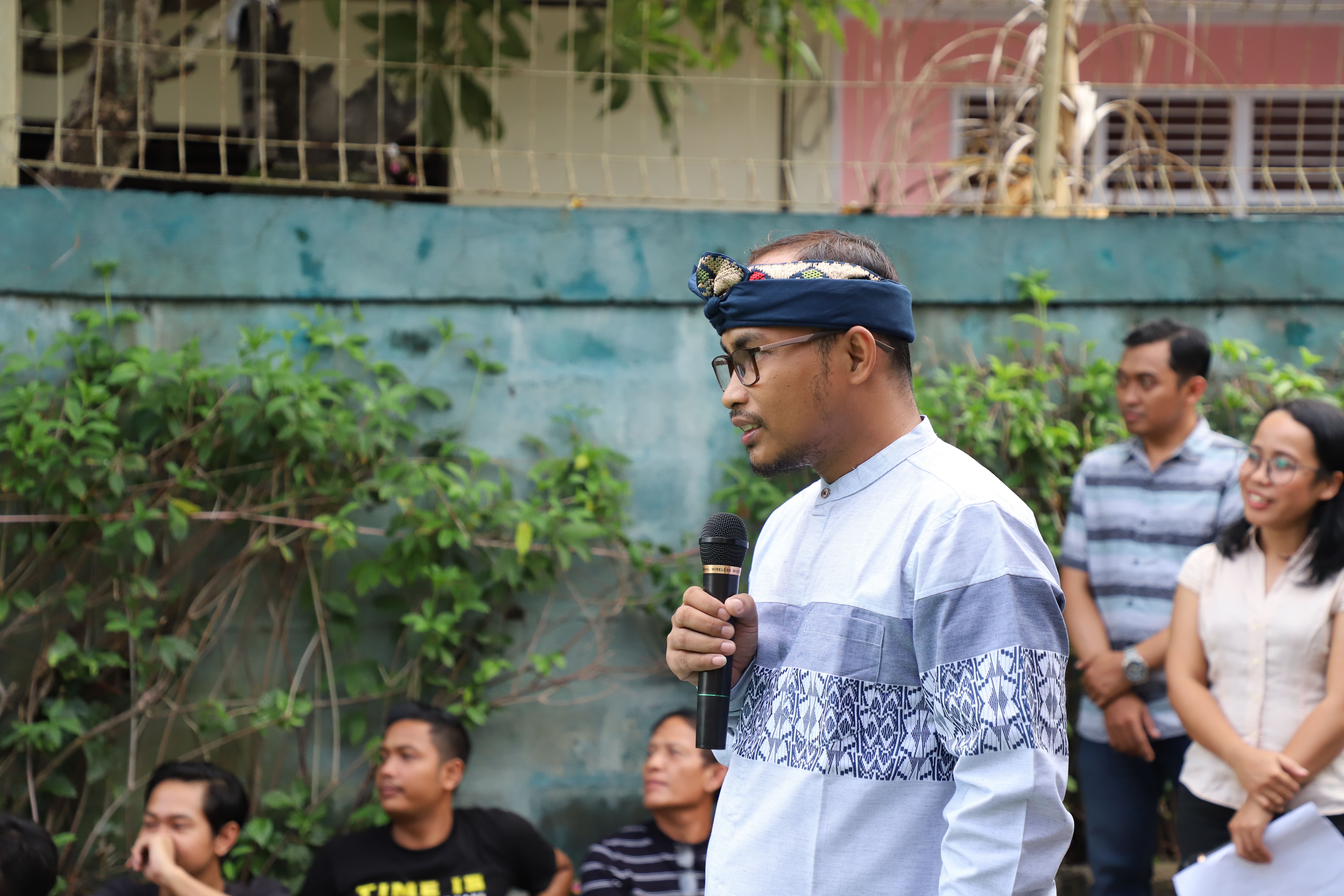 Pak Sugeng give a speech